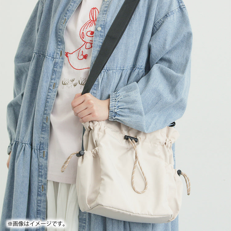 Moomin×Samansa Mos2 インナー総柄巾着バッグ（ベージュ）2801966【航空便不可】