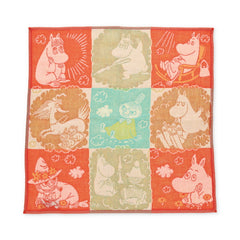 手刺繍入ちっちゃな ガーゼハンカチ【寒がりりす君と雪】 三重ガーゼハンカチ（daydreaming in moominvalley/オレンジ