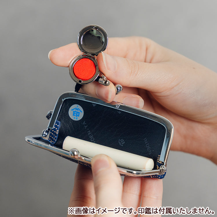 1月下旬頃お届け予定＊印傳屋コラボ 印鑑入れ 波柄（紺地白漆）【公式限定】＜予約商品＞