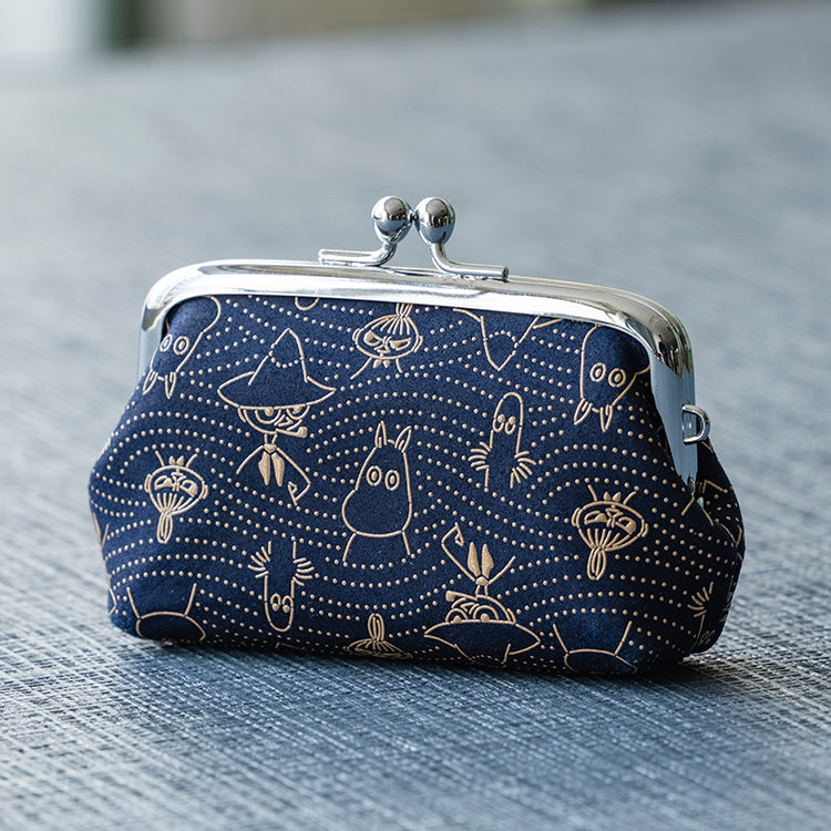 印傳屋コラボ がま口小銭入れ 波柄（紺地白漆）【公式限定】 - MOOMIN SHOP