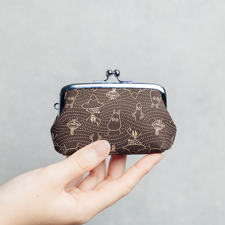 1月下旬頃お届け予定＊印傳屋コラボ がま口小銭入れ 波柄（茶地白漆）【公式限定】＜予約商品＞