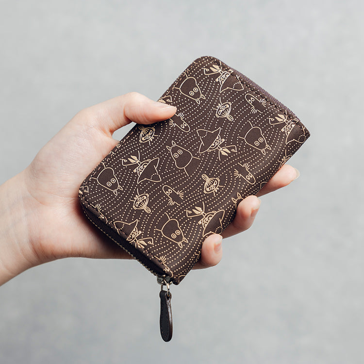 1月下旬頃お届け予定＊印傳屋コラボ 小銭入れ 波柄（茶地白漆）【公式限定】＜予約商品＞