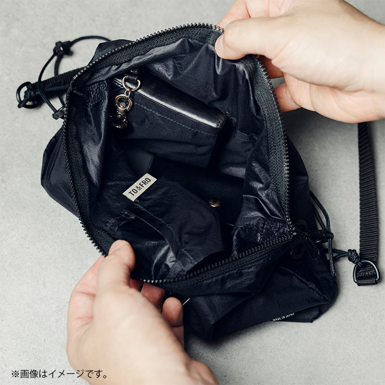 TO&FRO アルティメットライトショルダーバッグ ミニ（BLACK/ニョロニョロ）【公式限定】