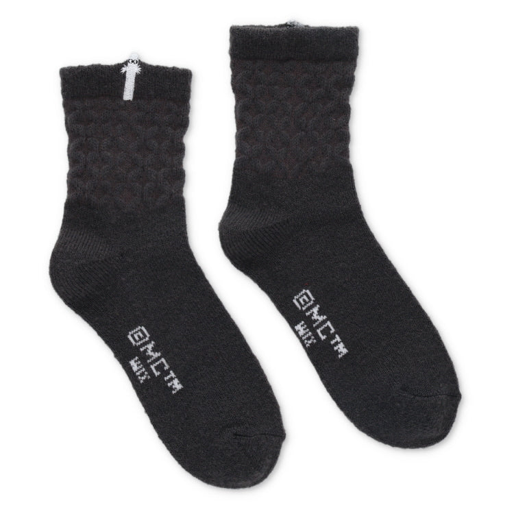 ロークルーソックス ふわふわニット（ニョロニョロ刺しゅう/ブラック）MNL453505-001