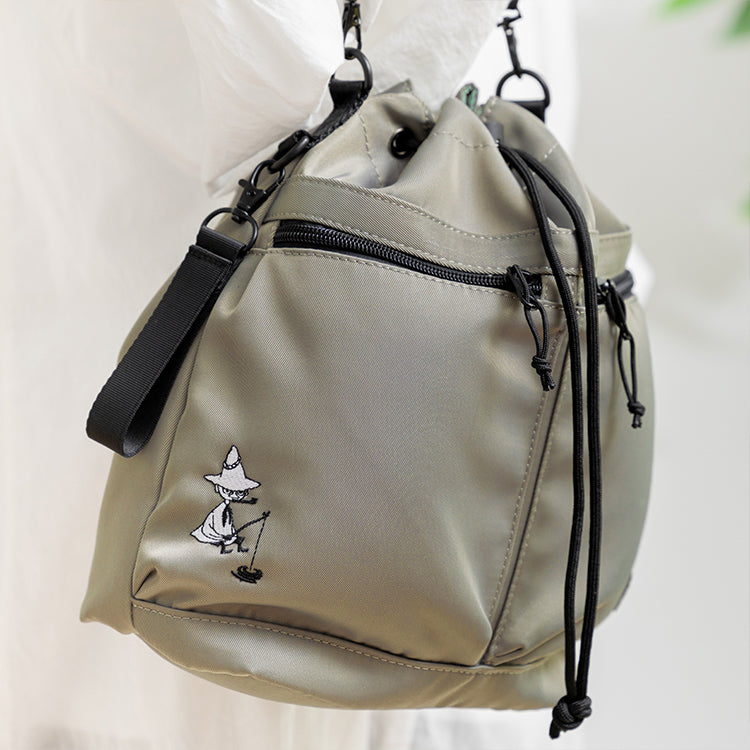 OUTDOOR PRODUCTS 巾着ショルダーバッグ（スナフキン）MON704KH-4