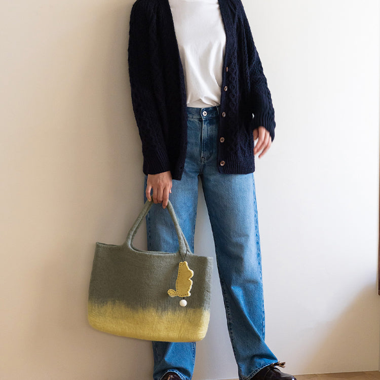 PeopleTree 手刺しゅうキーチャーム付きフェルトバッグ（ムーミン）ACP4-'76