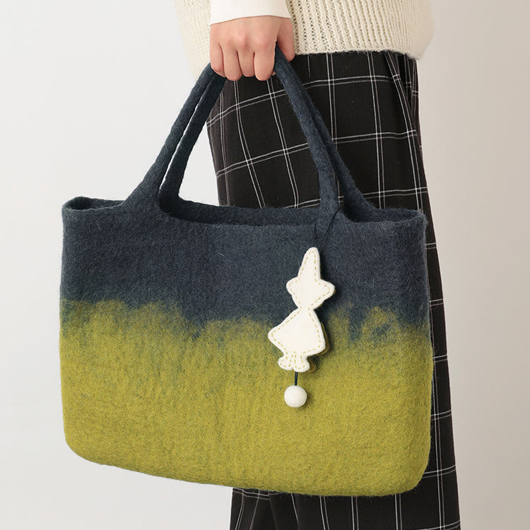 PeopleTree 手刺しゅうキーチャーム付きフェルトバッグ（スナフキン）ACP4-'77