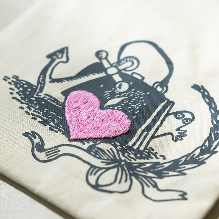 4月上旬頃お届け予定＊PeopleTree 手刺しゅうトート（ニョロニョロ/ハート）SAIAB6-A25'56＜予約商品＞